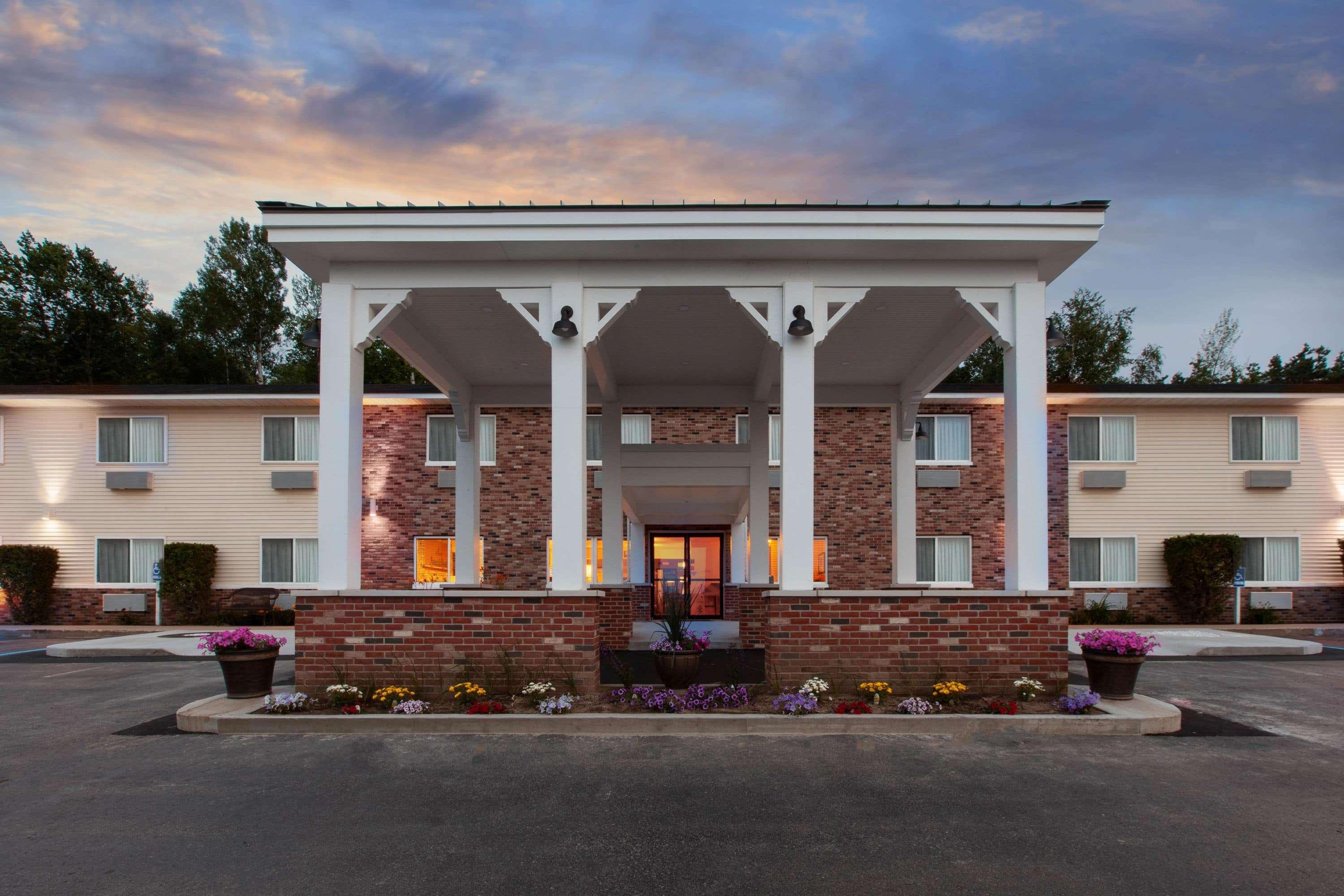 Americinn By Wyndham Petoskey Exterior foto